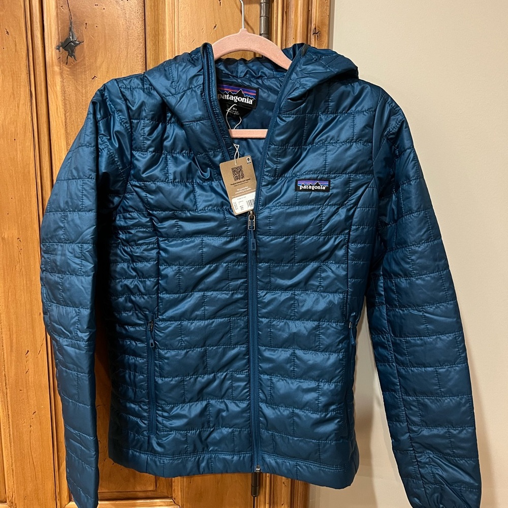 Patagonia W's nano puff hoody, Lagom Blue, size small. NWTS.
